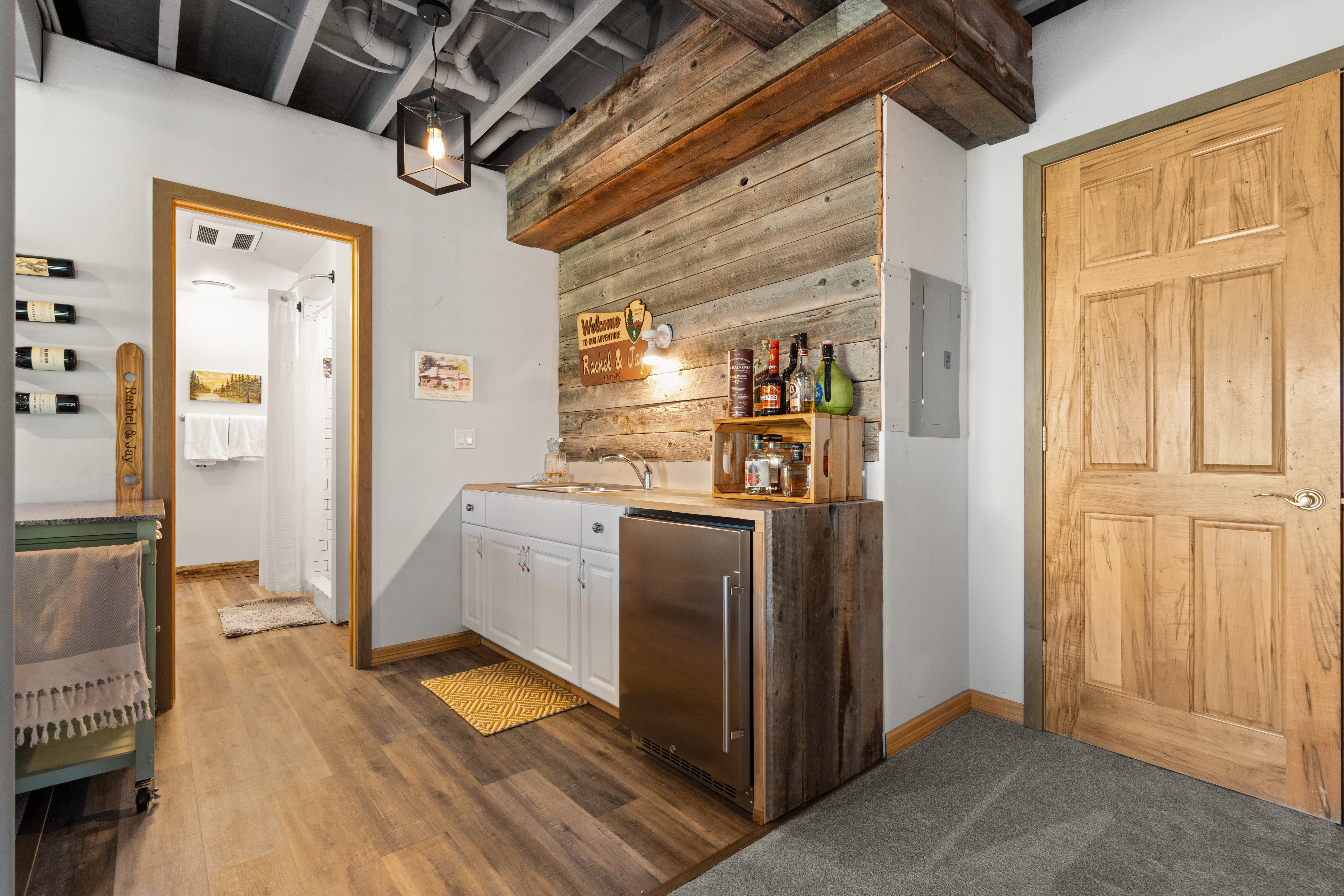  Inviting Home Features Soaring Vaulted Ceilings, Expansive Windows~ - 物件實景
