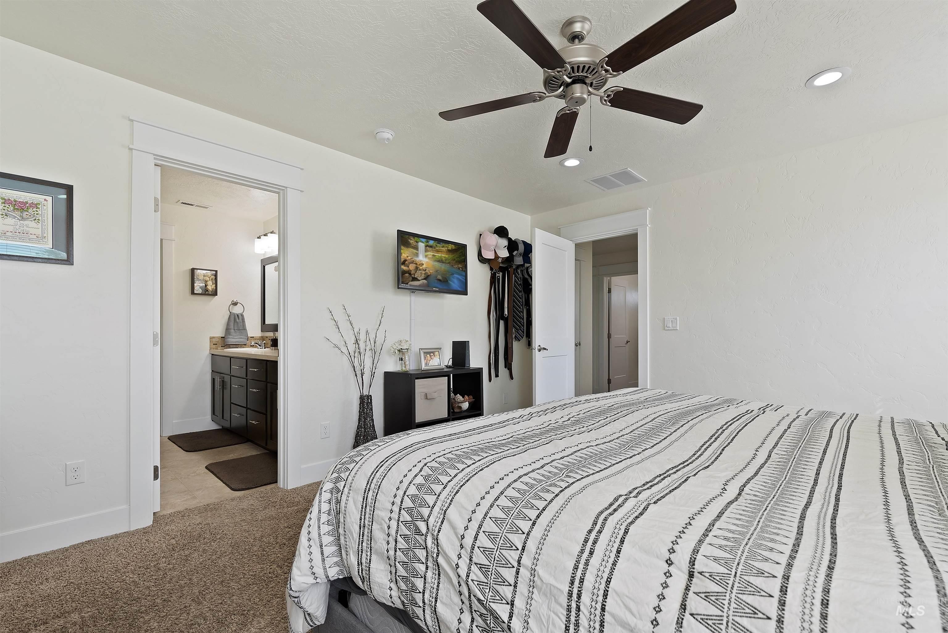 9533 De Witt St, Boise, Idaho, 83704, United States, 3 Bedrooms Bedrooms, ,3 BathroomsBathrooms,Residential,For Sale,9533 De Witt St,1432478