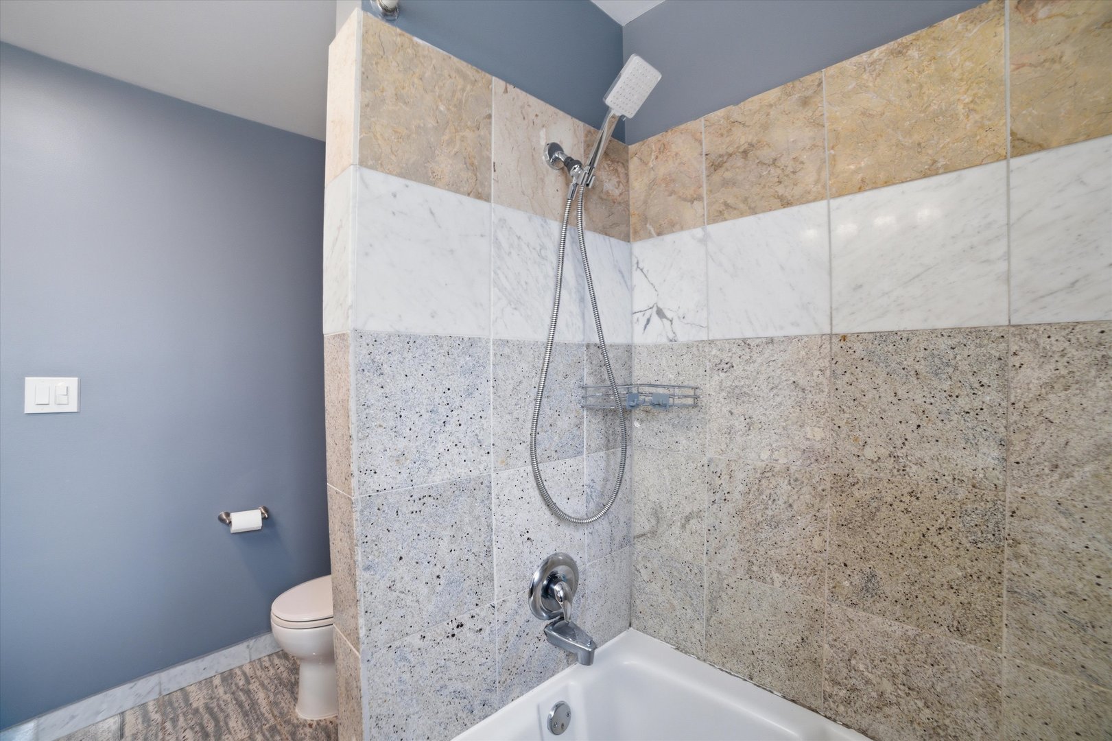 Skokie, Illinois, 60076, United States, 4 Bedrooms Bedrooms, ,2 BathroomsBathrooms,Residential,For Sale,2049150