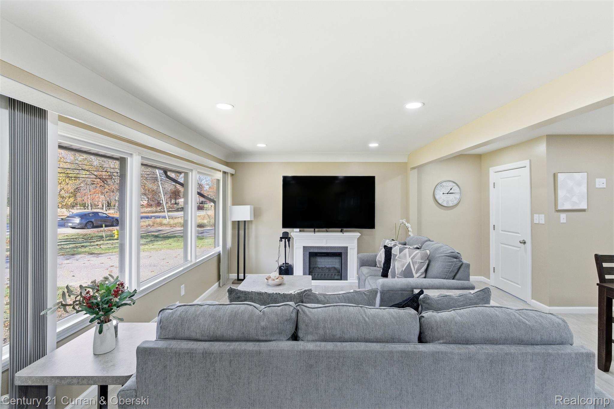 Brownstown Charter Township, Michigan, 48174, United States, 3 Bedrooms Bedrooms, ,2 BathroomsBathrooms,Residential,For Sale,1996649