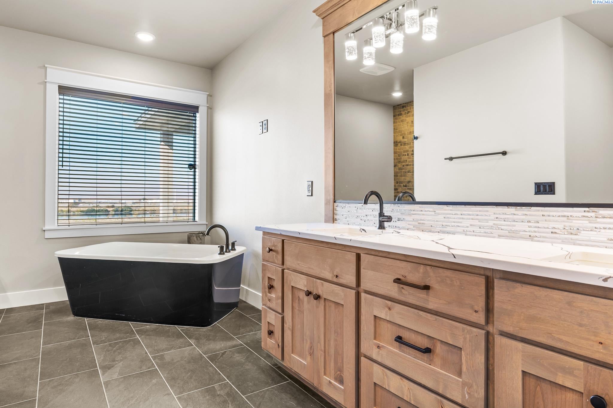 Pasco, Washington, 99301, United States, 5 Bedrooms Bedrooms, ,3 BathroomsBathrooms,Residential,For Sale,1975155