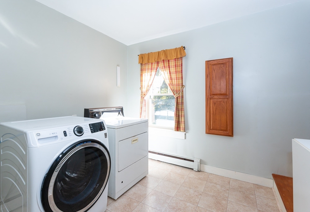 Billerica, Massachusetts, 01821, United States, 3 Bedrooms Bedrooms, ,2 BathroomsBathrooms,Residential,For Sale,1991745