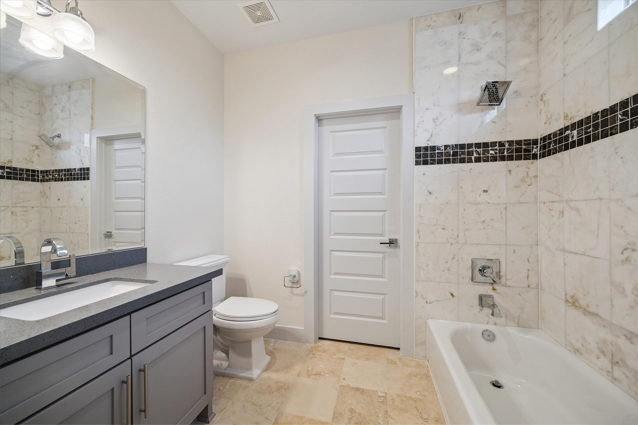  4833 Chenevert Street - 物件實景