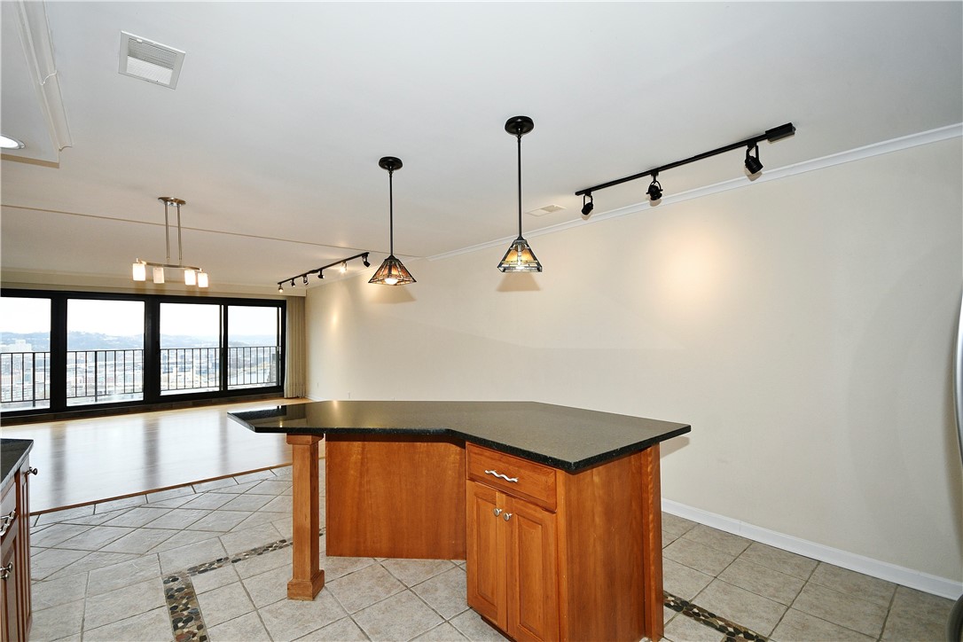 1000 Grandview Avenue Unit 401, Mt Washington, Pennsylvania, 15211, United States, 2 Bedrooms Bedrooms, ,2 BathroomsBathrooms,Residential,For Sale,1000 Grandview Avenue Unit 401,1662868