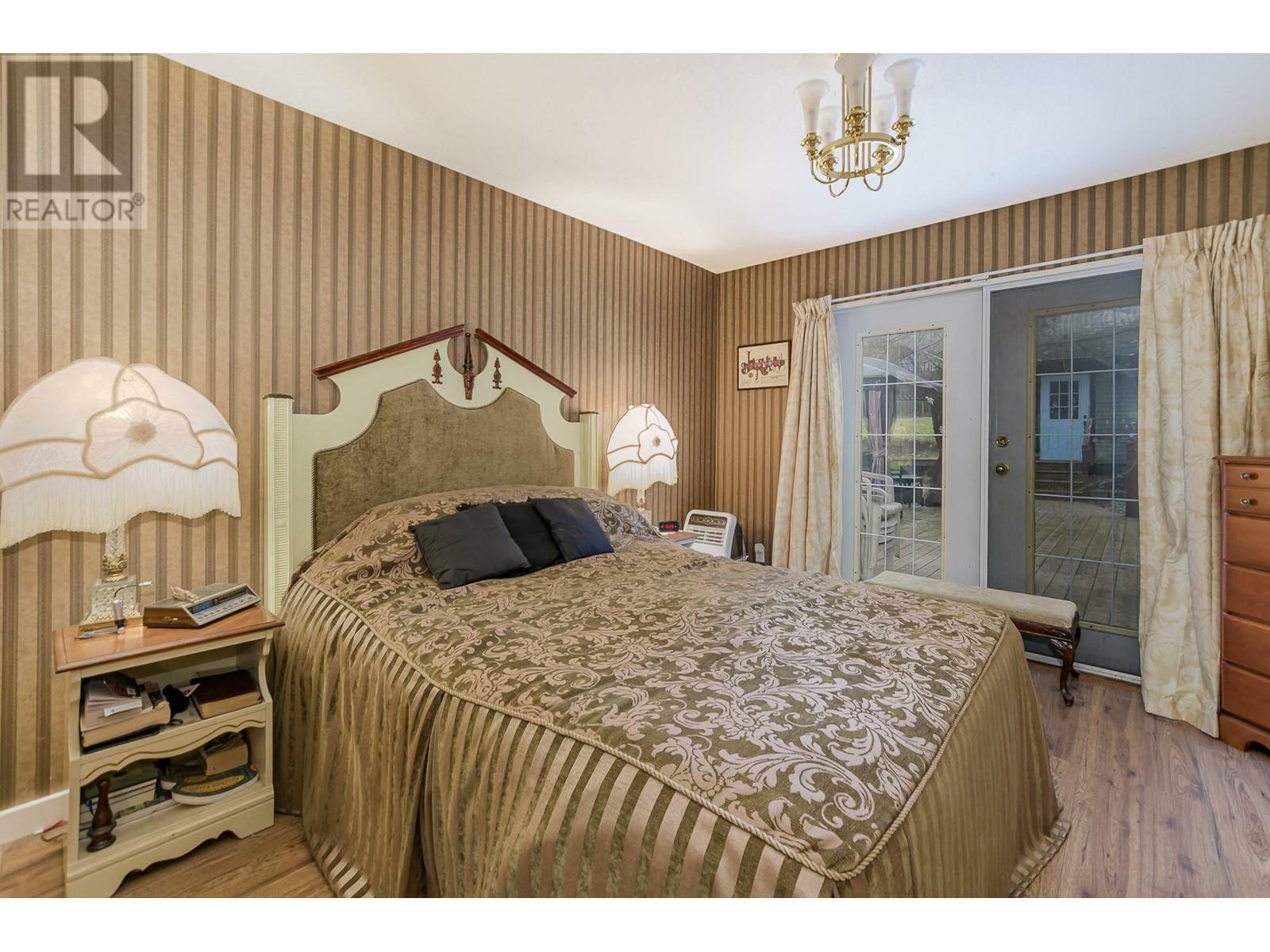 SALMON ARM, British Columbia, V1E 3C2, CA, 5 Bedrooms Bedrooms, ,3 BathroomsBathrooms,Residential,For Sale,1838319