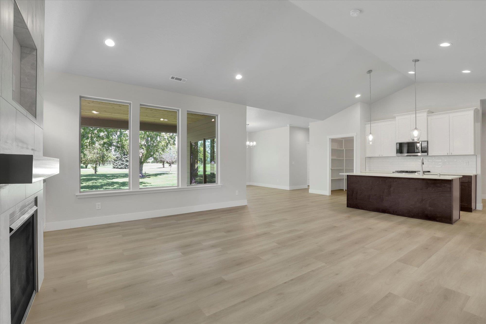 Deer Park, Washington, 99006, United States, 3 Bedrooms Bedrooms, ,2 BathroomsBathrooms,Residential,For Sale,1962895