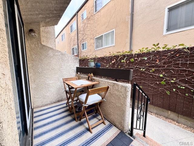 Glendale, California, 91202, United States, 2 Bedrooms Bedrooms, ,Residential,For Sale,1993886