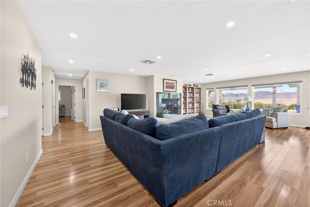 Hemet, California, 92544, United States, 3 Bedrooms Bedrooms, ,2 BathroomsBathrooms,Residential,For Sale,2035887