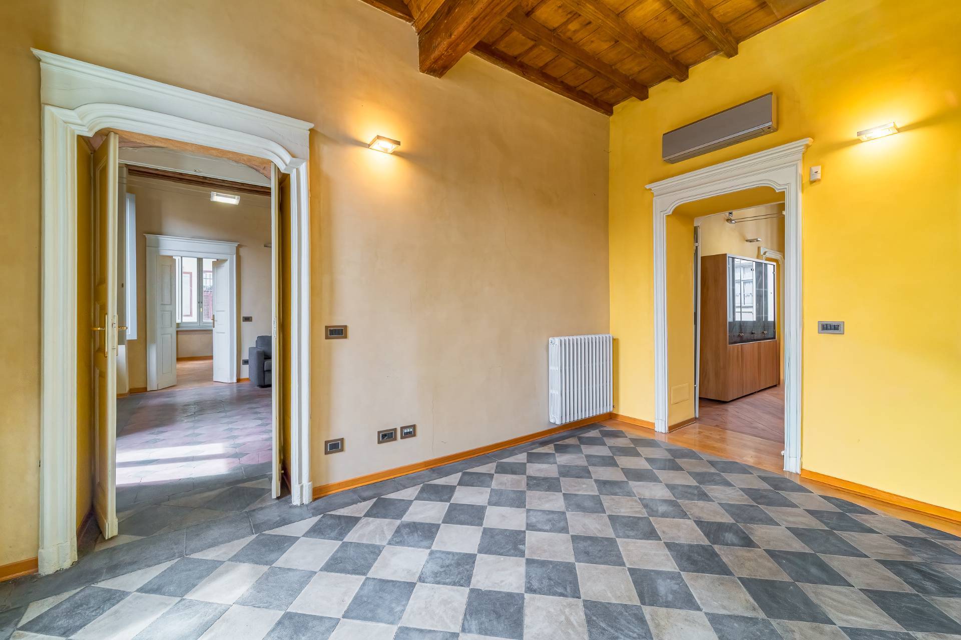 Torino, Torino, 10100, IT, 3 Bedrooms Bedrooms, ,1 BathroomBathrooms,Residential,For Sale,1925782