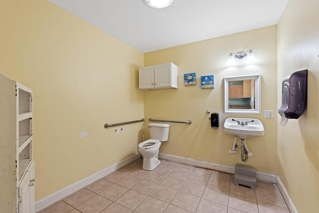 China, Maine, 04358, United States, 6 Bedrooms Bedrooms, ,3 BathroomsBathrooms,Residential,For Sale,1898689
