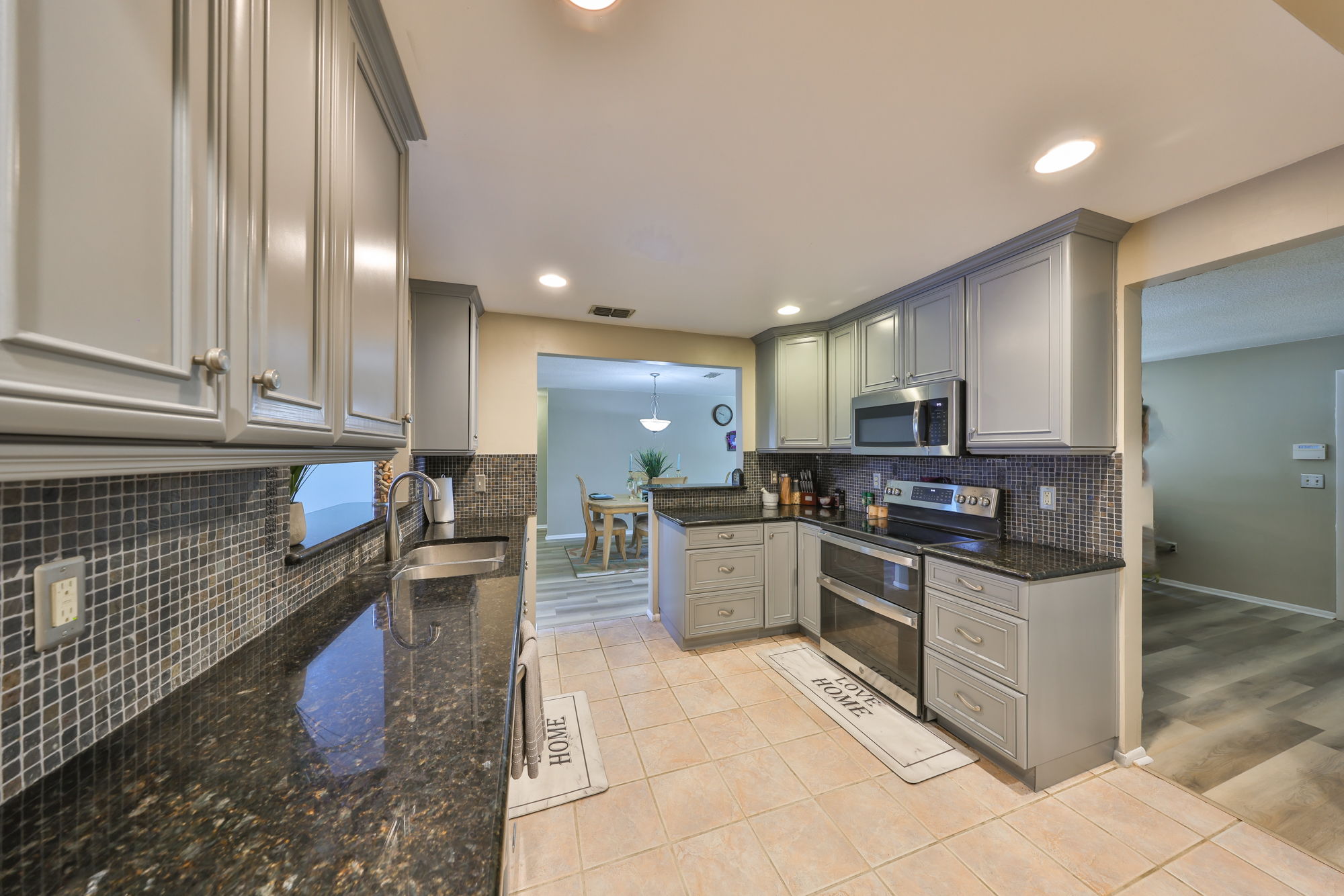 Seminole, Florida, 33772, United States, 4 Bedrooms Bedrooms, ,2 BathroomsBathrooms,Residential,For Sale,2013302