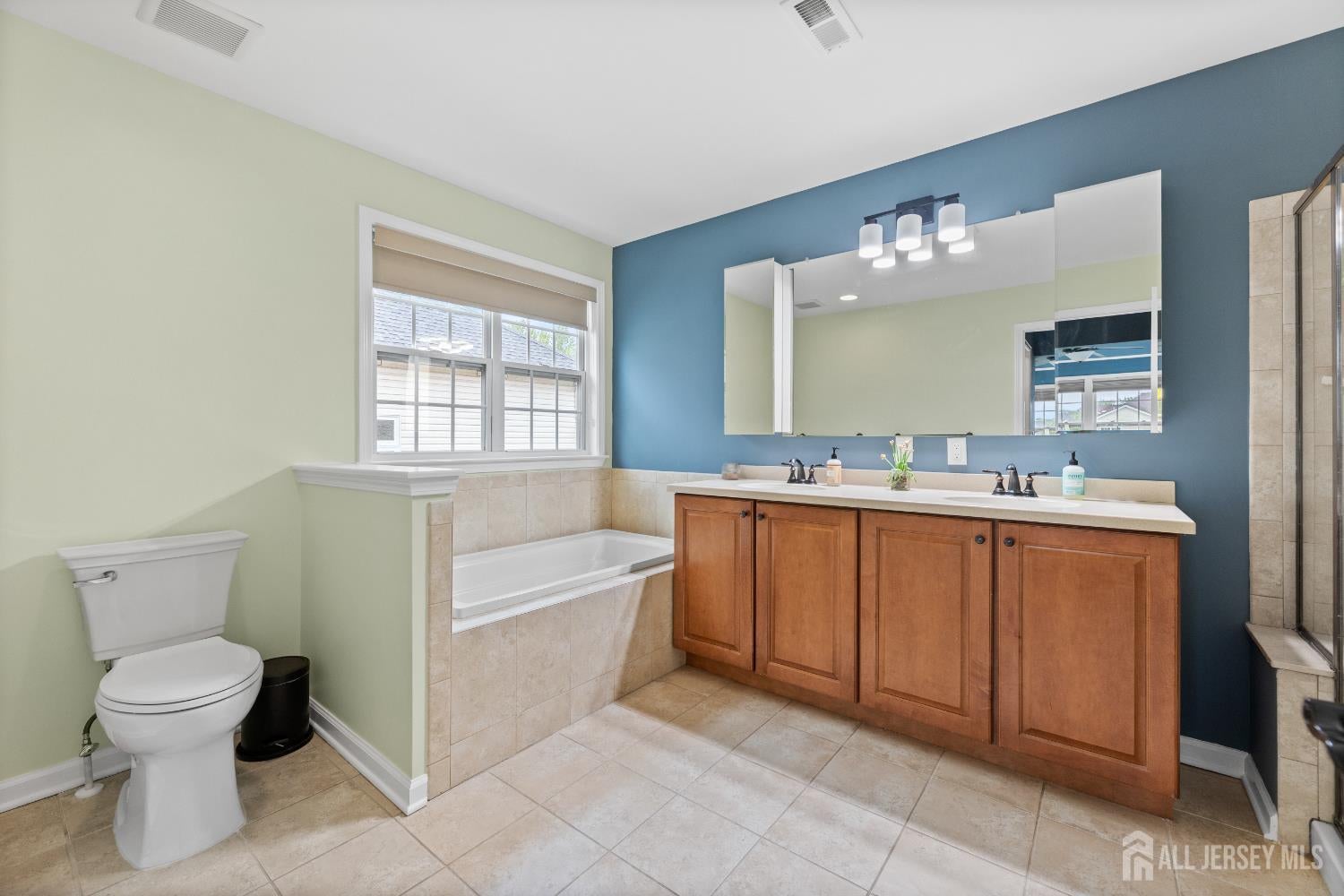 Piscataway, New Jersey, 08854, United States, 4 Bedrooms Bedrooms, ,3 BathroomsBathrooms,Residential,For Sale,1889779