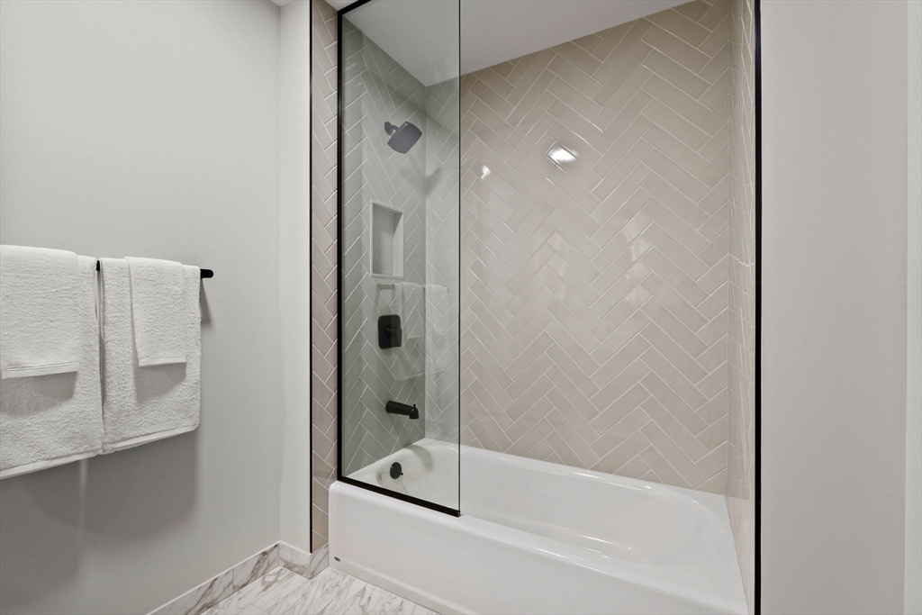 Boston, Massachusetts, 02116, United States, 2 Bedrooms Bedrooms, ,2 BathroomsBathrooms,Residential,For Sale,1995854