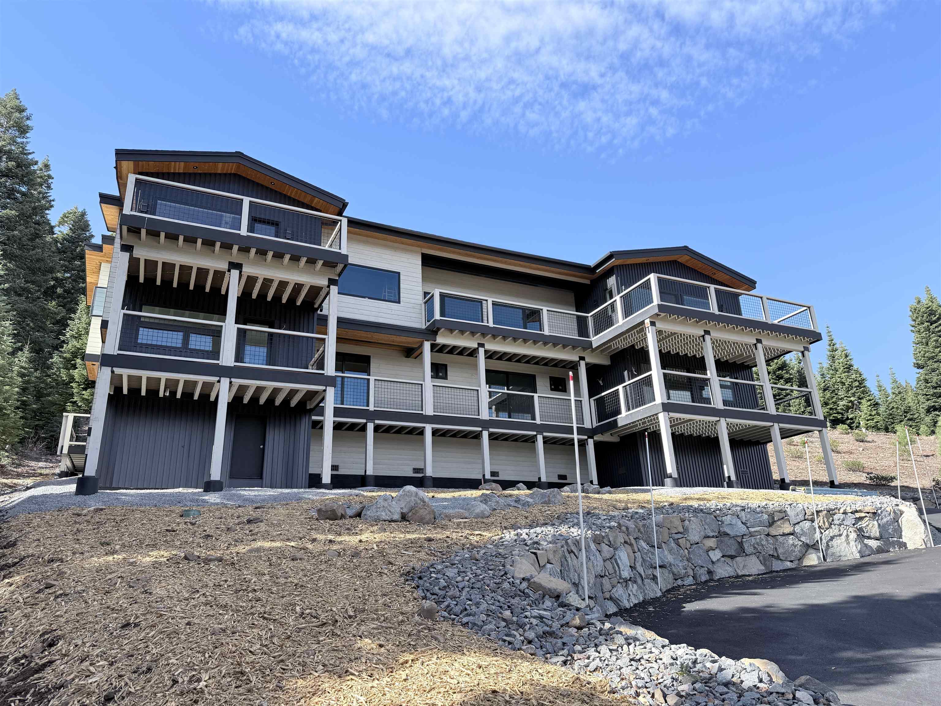 Truckee, California, 96161, United States, 5 Bedrooms Bedrooms, ,5 BathroomsBathrooms,Residential,For Sale,1992888