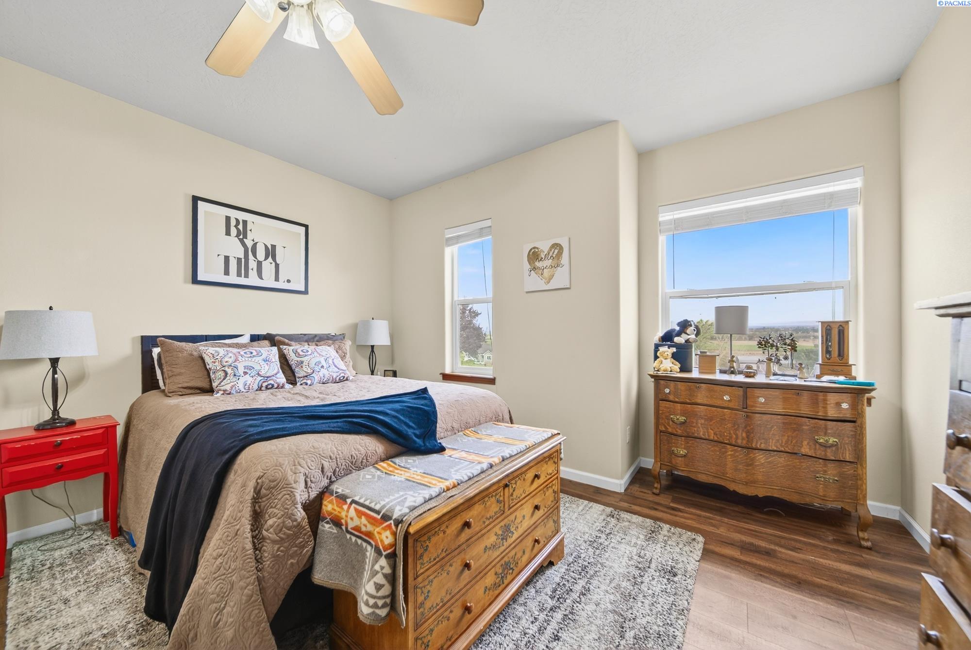 Prosser, Washington, 99350, United States, 3 Bedrooms Bedrooms, ,2 BathroomsBathrooms,Residential,For Sale,1964108