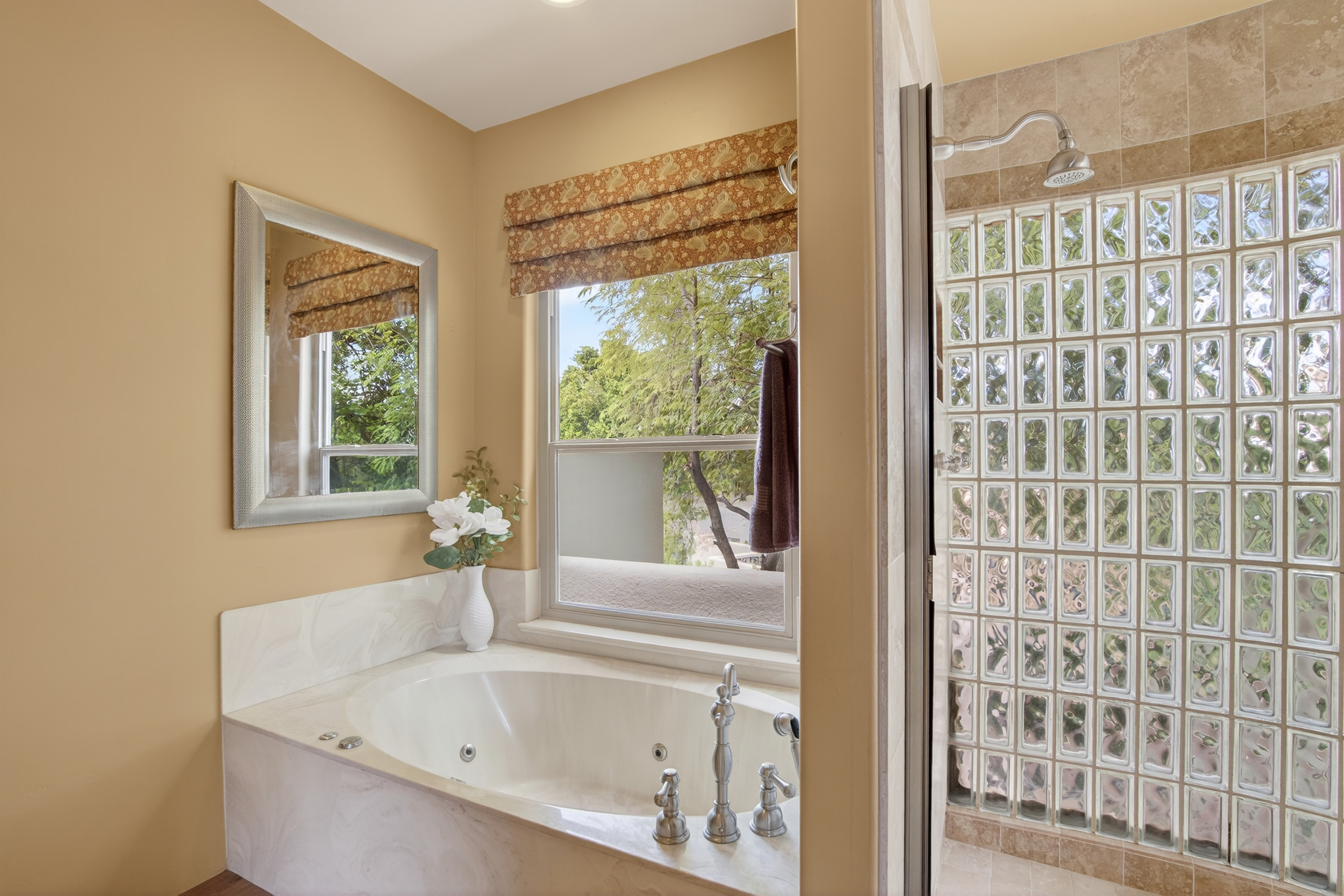 Tempe, Arizona, 85283, United States, 2 Bedrooms Bedrooms, ,Residential,For Sale,1966872