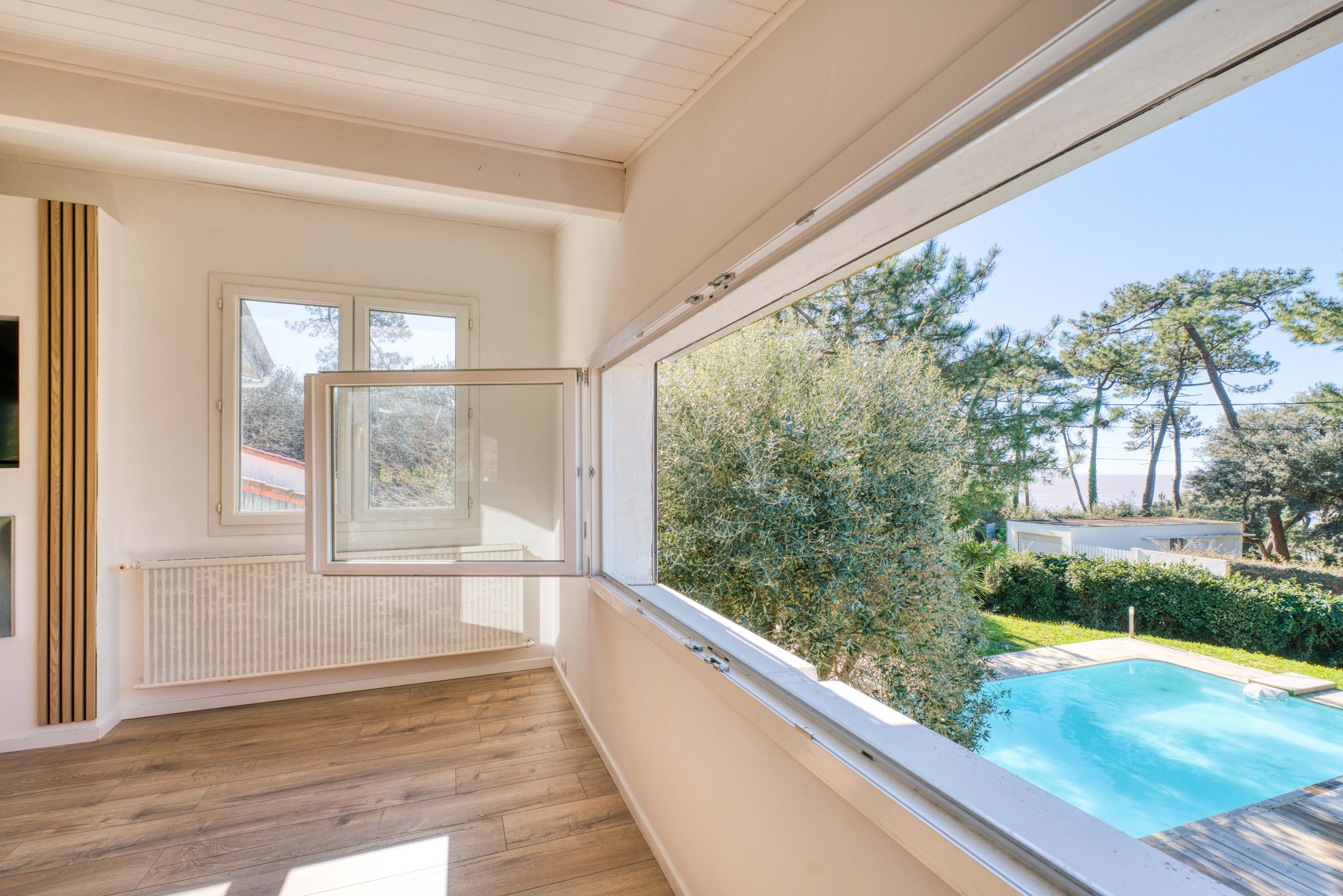  FACING THE OCEAN, AN EXCEPTIONAL ADDRESS IN SAINT PALAIS SUR MER - 物件實景