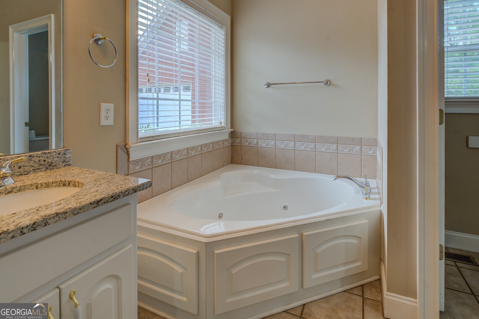 Jackson, Georgia, 30233, United States, 3 Bedrooms Bedrooms, ,3 BathroomsBathrooms,Residential,For Sale,1818668