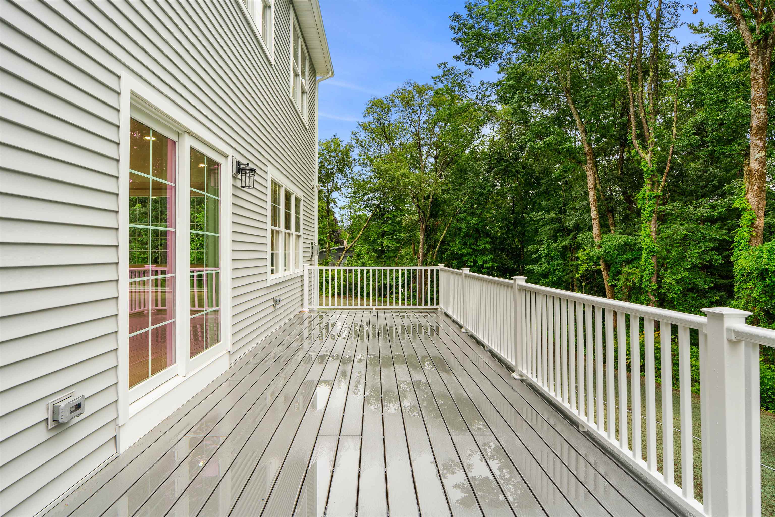 Hooksett, New Hampshire, 03106, United States, 4 Bedrooms Bedrooms, ,3 BathroomsBathrooms,Residential,For Sale,1895985