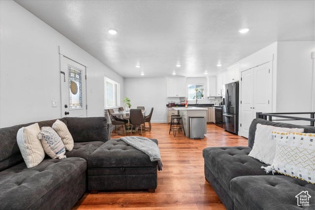 Centerfield, Utah, 84622, United States, 4 Bedrooms Bedrooms, ,3 BathroomsBathrooms,Residential,For Sale,1980838