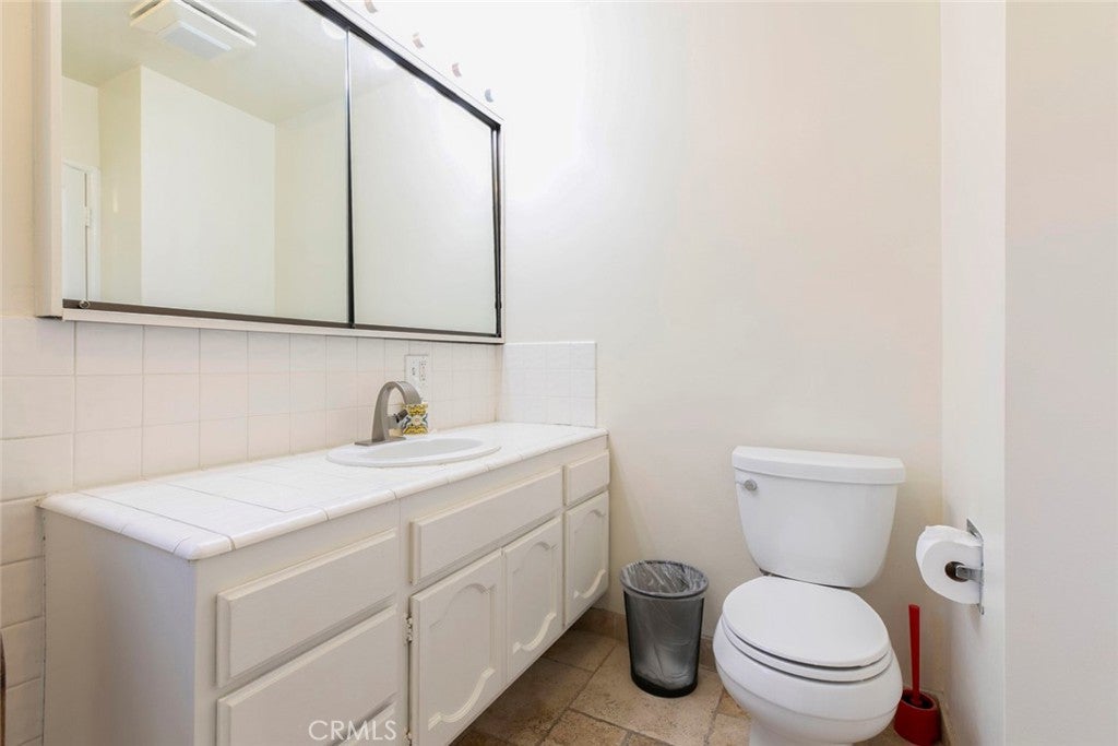 Van Nuys, California, 91405, United States, 2 Bedrooms Bedrooms, ,2 BathroomsBathrooms,Residential,For Sale,1941030