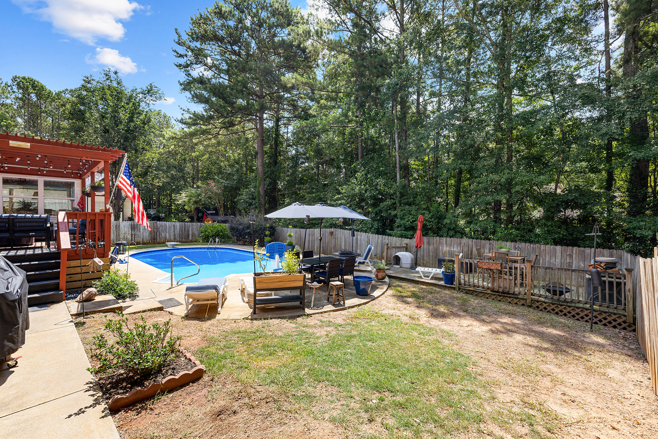  Beautiful Home with Backyard Retreat in Hillandale - 物件實景