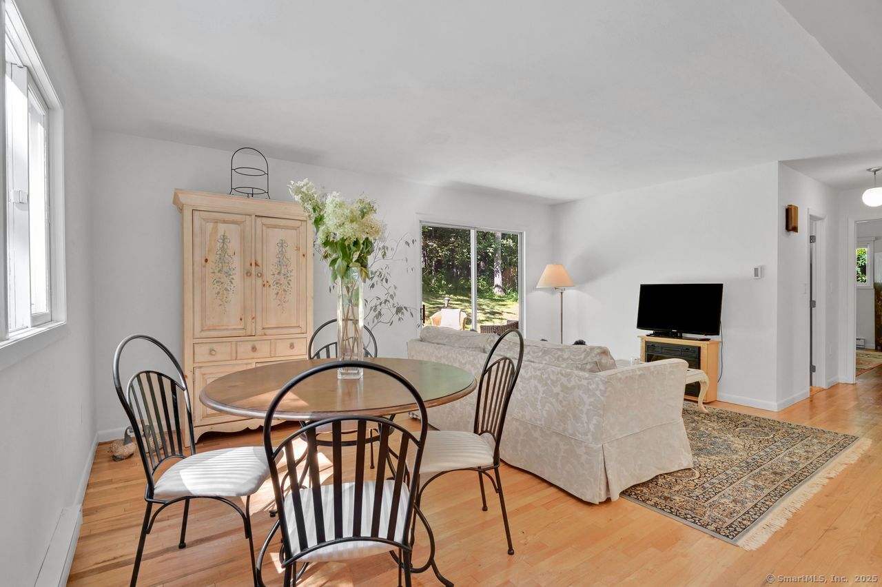 Newtown, Connecticut, 06470, United States, 3 Bedrooms Bedrooms, ,2 BathroomsBathrooms,Residential,For Sale,1941987