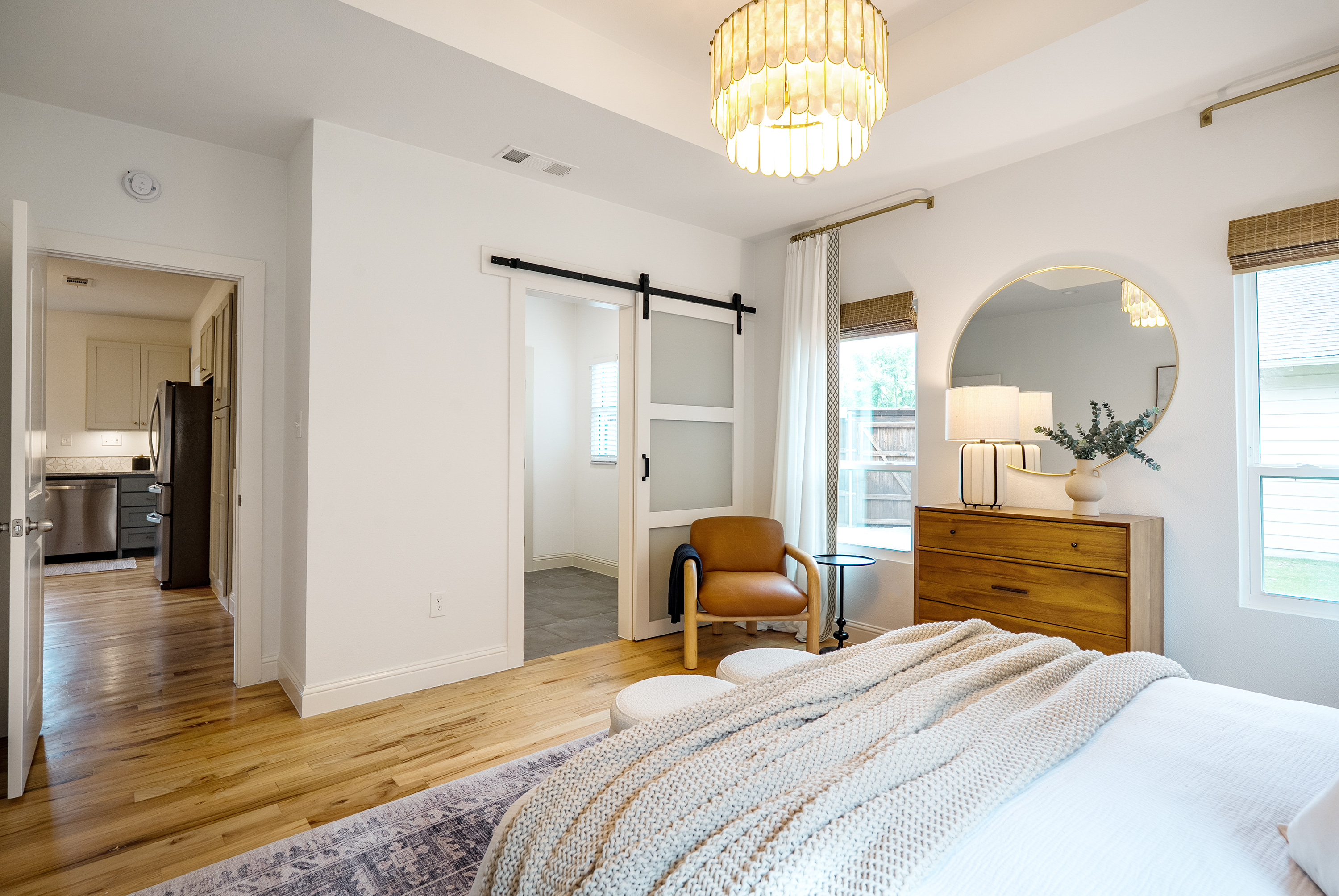  Classic East Dallas Craftsman with Refined Modern Updates - 物件實景