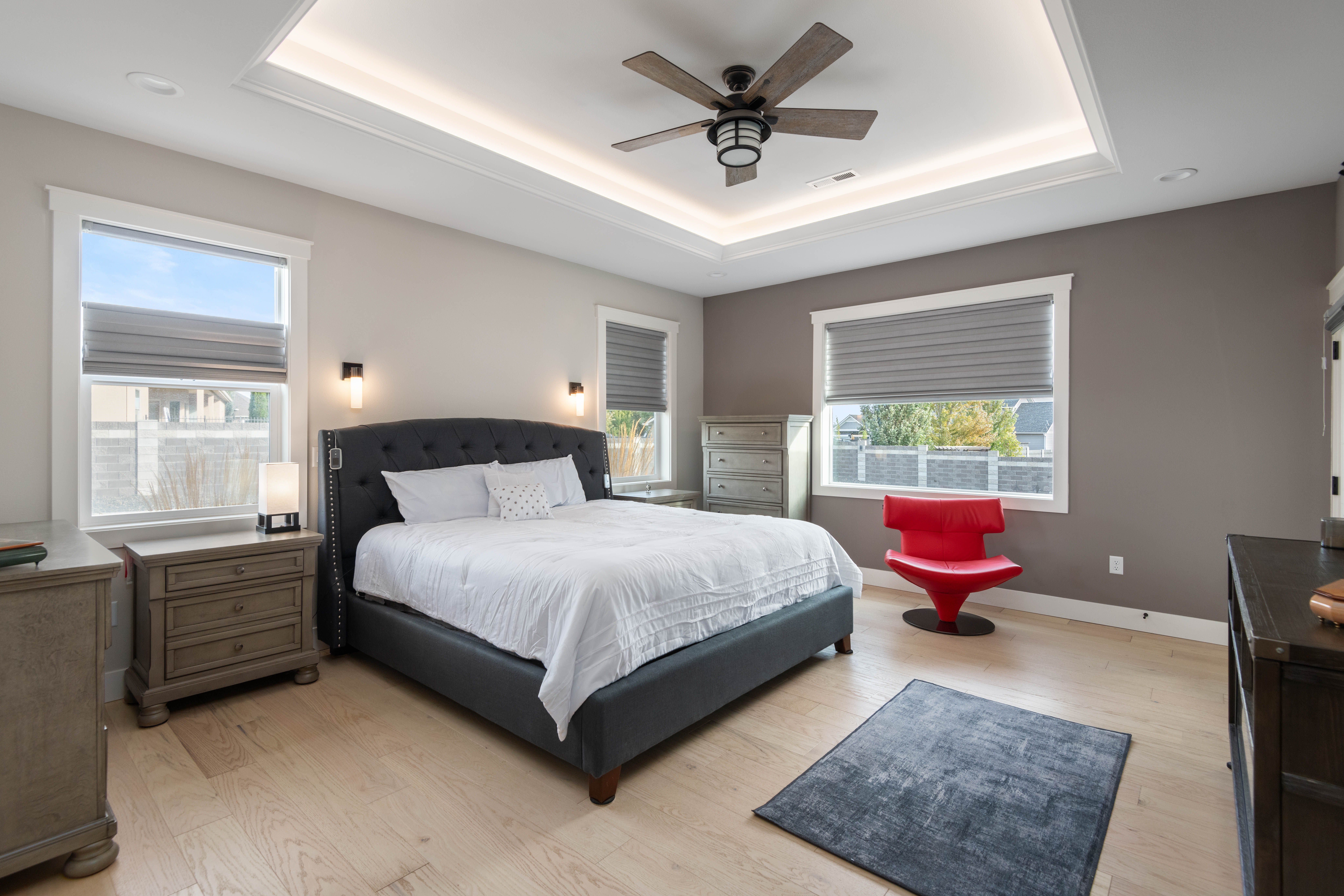  Extravagant, Luxury Living with 2,880 sq ft Garage - 物件實景