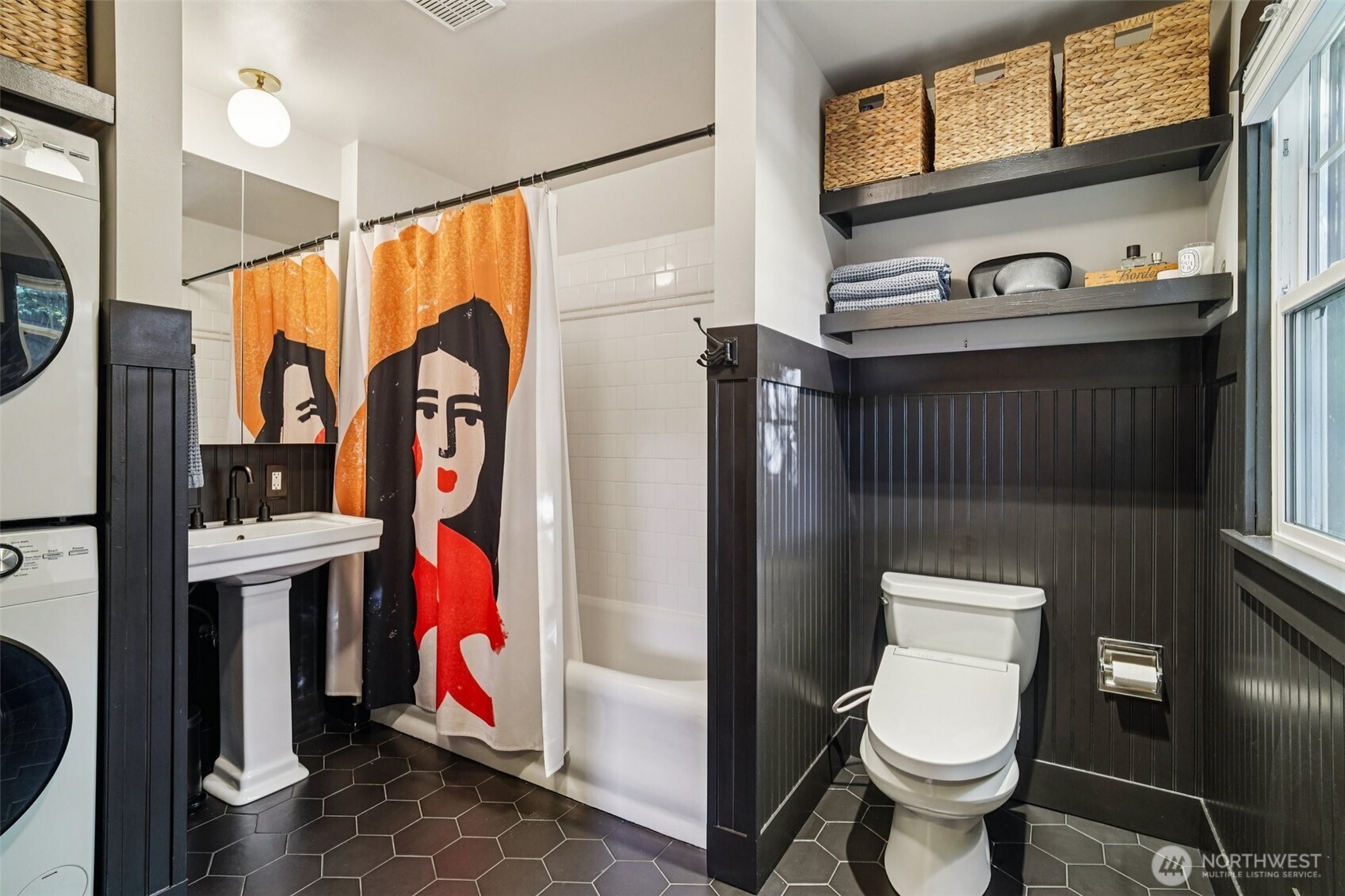 Seattle, Washington, 98108, United States, 3 Bedrooms Bedrooms, ,1 BathroomBathrooms,Residential,For Sale,1979331