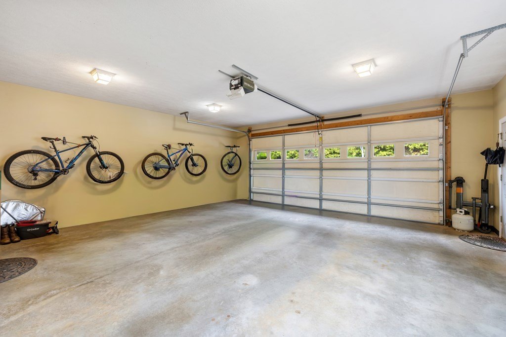 Hayesville, North Carolina, 28904, United States, 3 Bedrooms Bedrooms, ,4 BathroomsBathrooms,Residential,For Sale,1974136