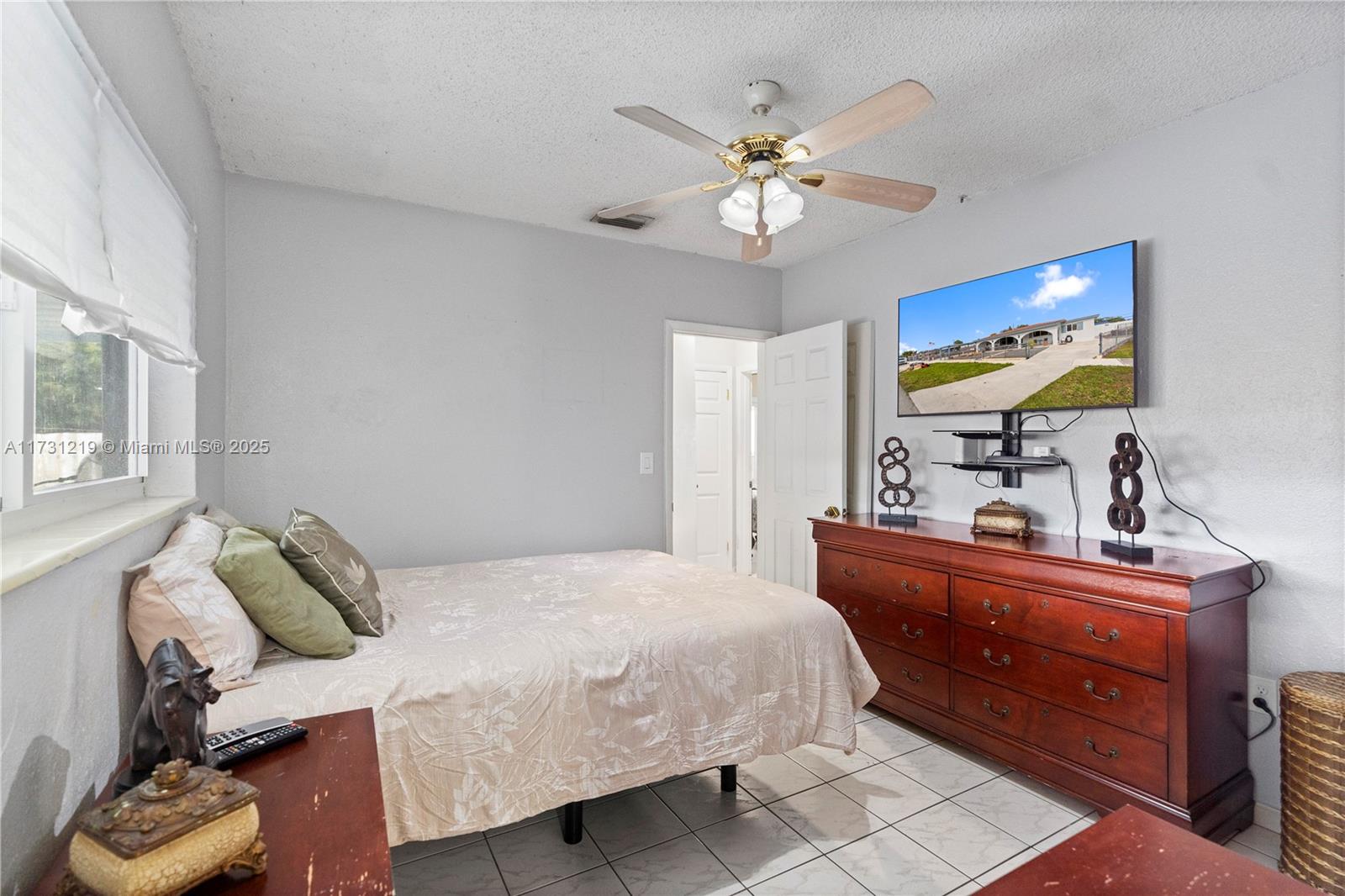 Hialeah, Florida, 33012, United States, 4 Bedrooms Bedrooms, ,4 BathroomsBathrooms,Residential,For Sale,1840227