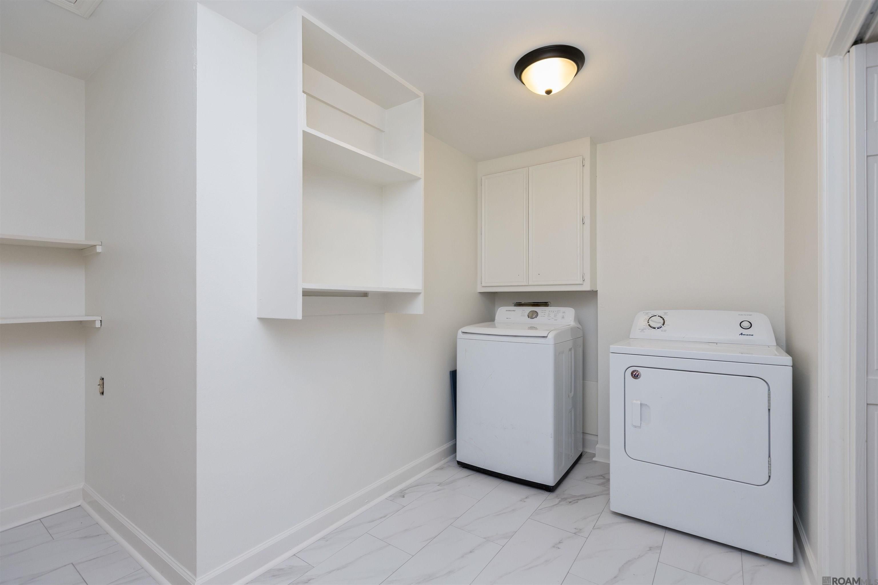 Baton Rouge, Louisiana, 70817, United States, 5 Bedrooms Bedrooms, ,4 BathroomsBathrooms,Residential,For Sale,1984389