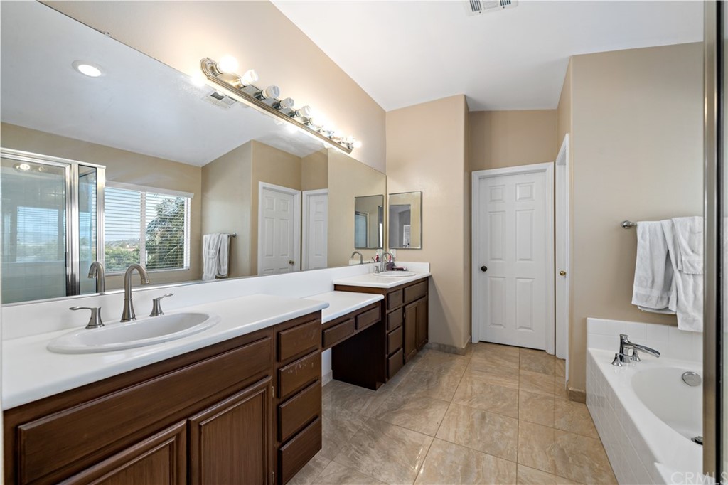 Murrieta, California, 92563, United States, 4 Bedrooms Bedrooms, ,3 BathroomsBathrooms,Residential,For Sale,1920911