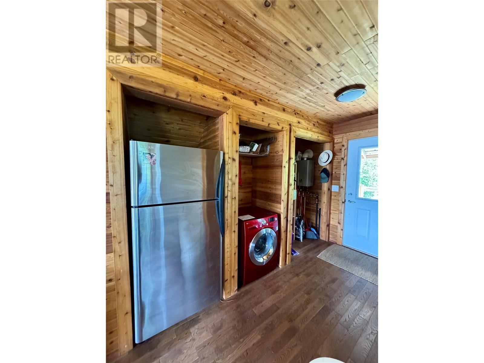 SICAMOUS, British Columbia, V0E 2V0, CA, 3 Bedrooms Bedrooms, ,2 BathroomsBathrooms,Residential,For Sale,1838077