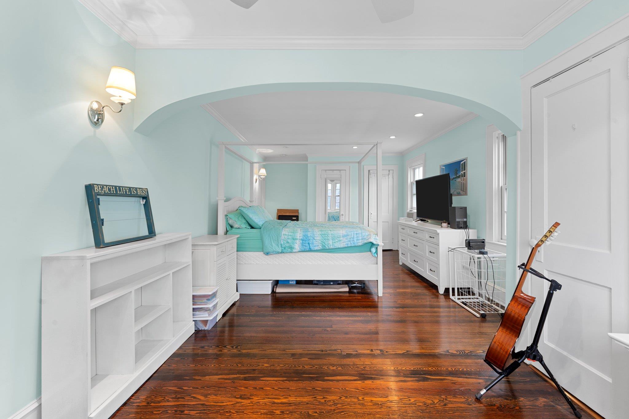 Rockville Centre, New York, 11570, United States, 4 Bedrooms Bedrooms, ,2 BathroomsBathrooms,Residential,For Sale,1928749