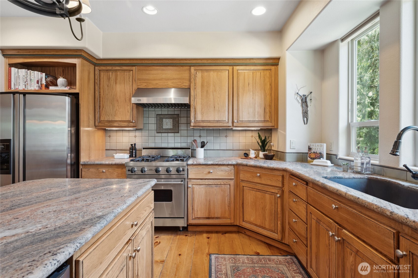 Kirkland, Washington, 98033, United States, 4 Bedrooms Bedrooms, ,2 BathroomsBathrooms,Residential,For Sale,1804621