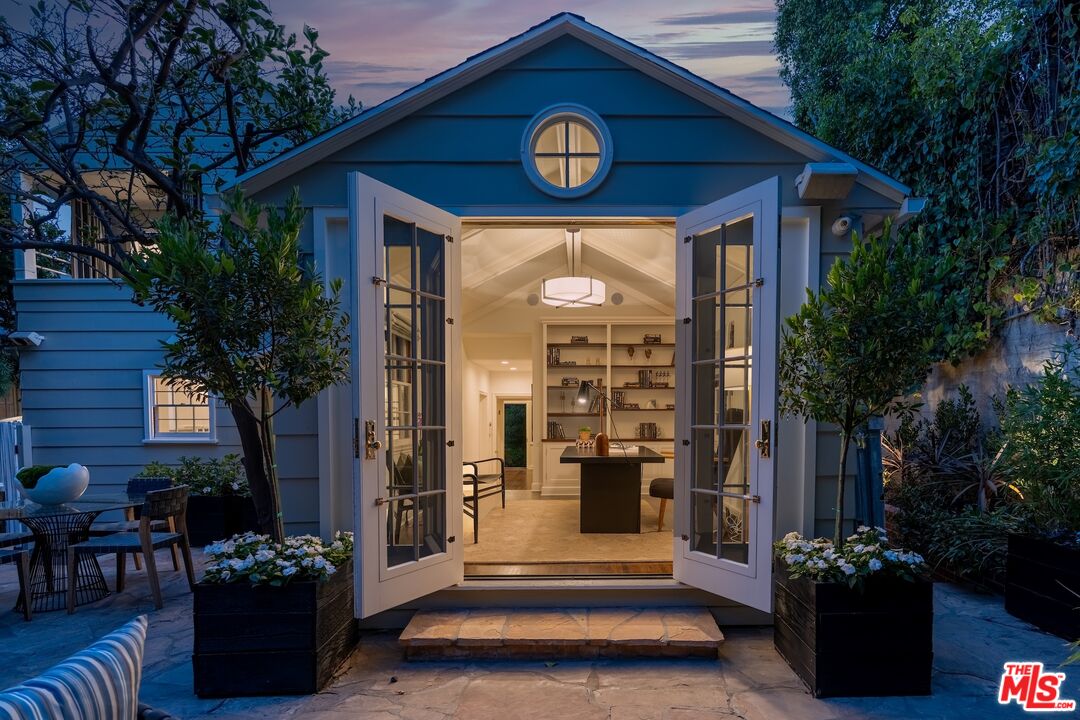 Los Angeles, California, 90046, United States, 3 Bedrooms Bedrooms, ,3 BathroomsBathrooms,Residential,For Sale,1906693
