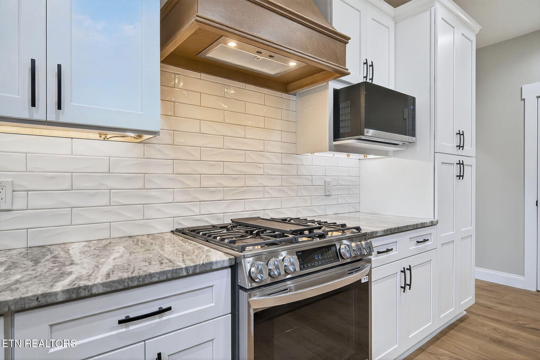 Crossville, Tennessee, 38558, United States, 3 Bedrooms Bedrooms, ,2 BathroomsBathrooms,Residential,For Sale,1989855