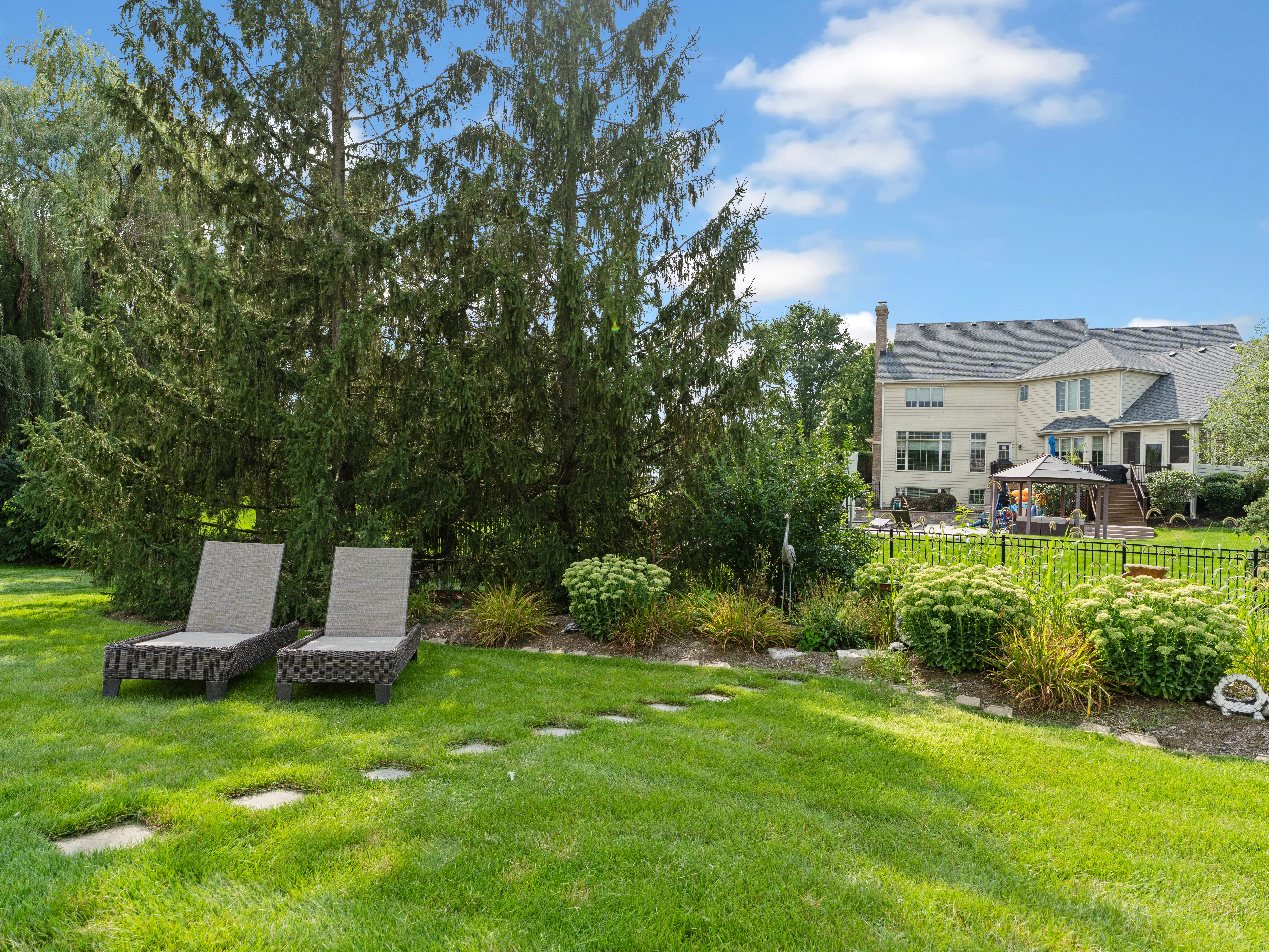  Welcome To An Exceptional Custom Home - 物件實景
