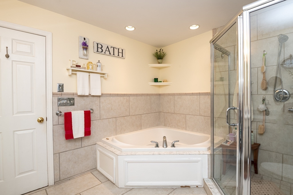 Seabrook, New Hampshire, 03874, United States, 3 Bedrooms Bedrooms, ,2 BathroomsBathrooms,Residential,For Sale,1989361