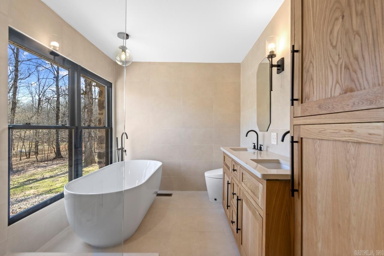 Alexander, Arkansas, 72002, United States, 6 Bedrooms Bedrooms, ,4 BathroomsBathrooms,Residential,For Sale,1986136