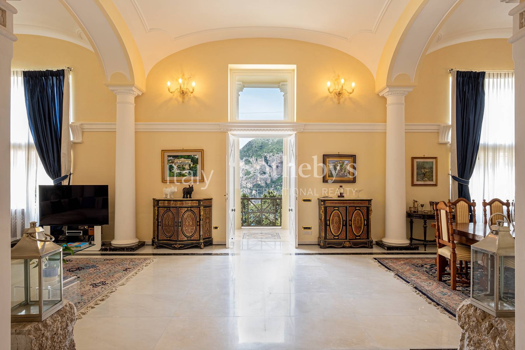  Neoclassical villa with a breath taking view - 物件實景