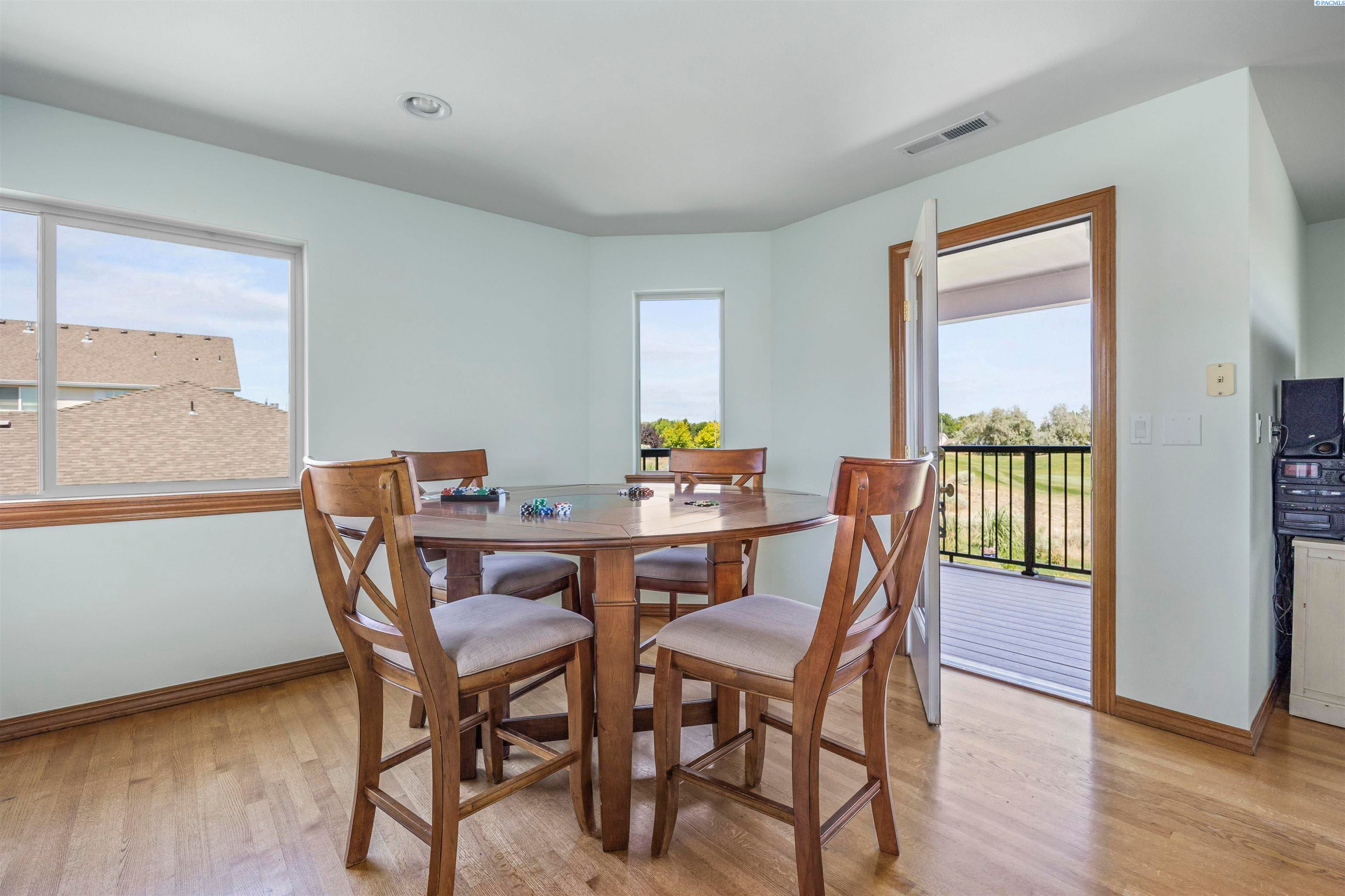 Richland, Washington, 99354, United States, 4 Bedrooms Bedrooms, ,3 BathroomsBathrooms,Residential,For Sale,1998079