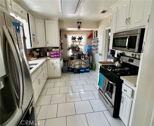 Long Beach, California, 90806, United States, 3 Bedrooms Bedrooms, ,1 BathroomBathrooms,Residential,For Sale,1981885