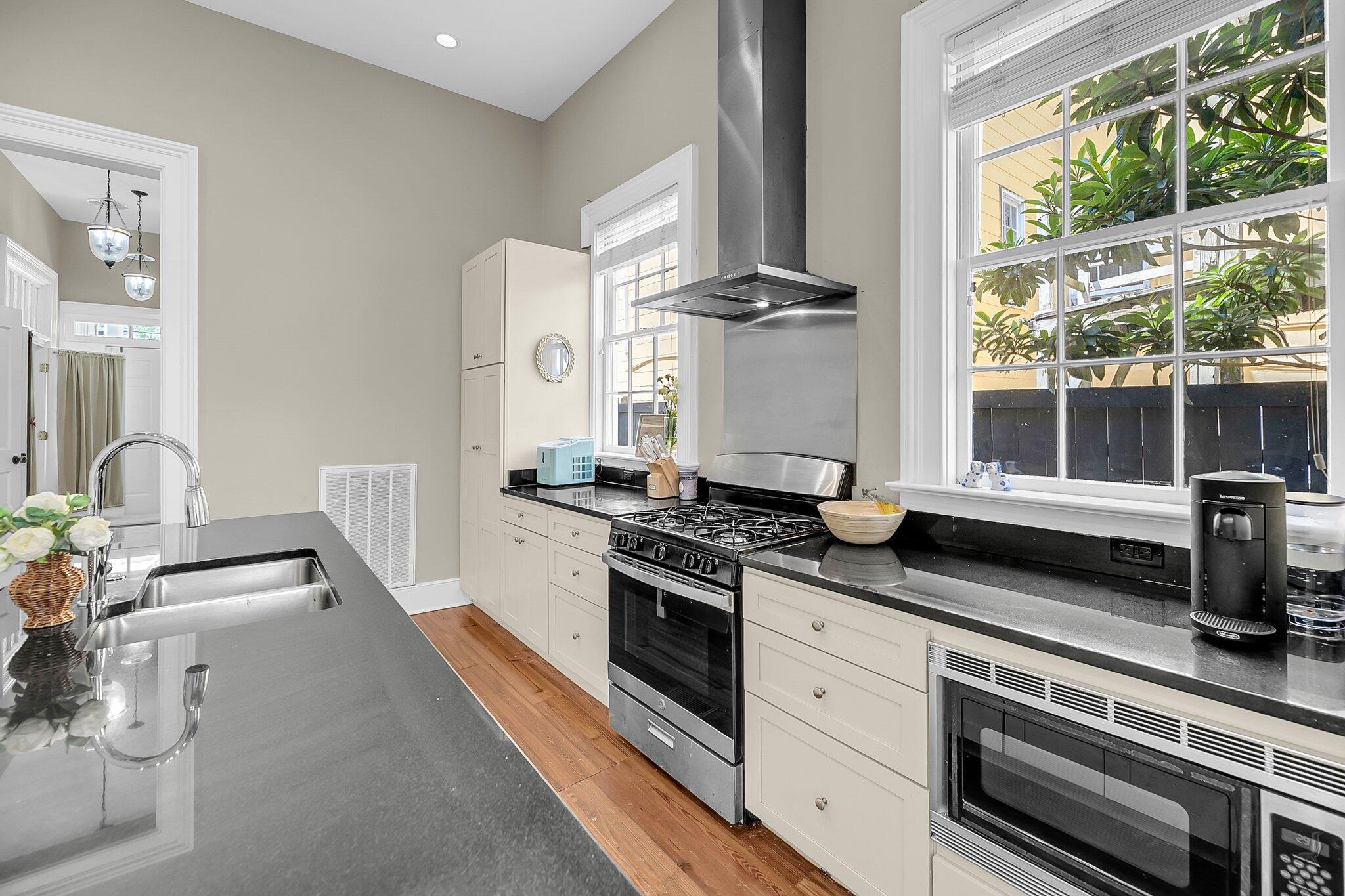Charleston, South Carolina, 29403, United States, 3 Bedrooms Bedrooms, ,3 BathroomsBathrooms,Residential,For Sale,1875123