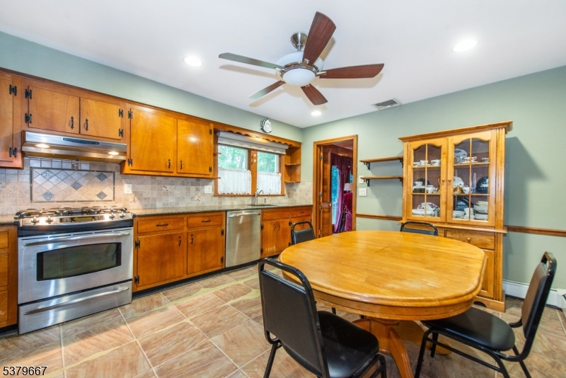 Parsippany-Troy Hills Twp., New Jersey, 07950, United States, 3 Bedrooms Bedrooms, ,4 BathroomsBathrooms,Residential,For Sale,1926193