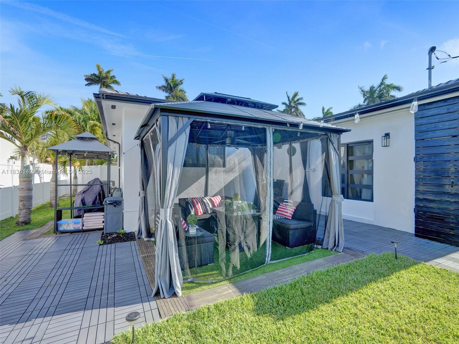 Hollywood, Florida, 33019, United States, 3 Bedrooms Bedrooms, ,2 BathroomsBathrooms,Residential,For Sale,1898660