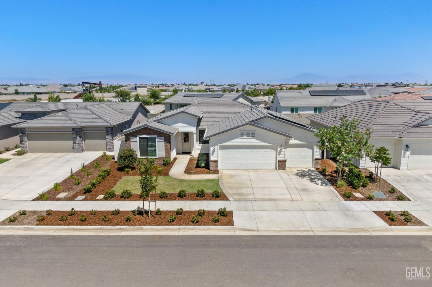 Bakersfield, California, 93311, United States, 5 Bedrooms Bedrooms, ,3 BathroomsBathrooms,Residential,For Sale,1908914