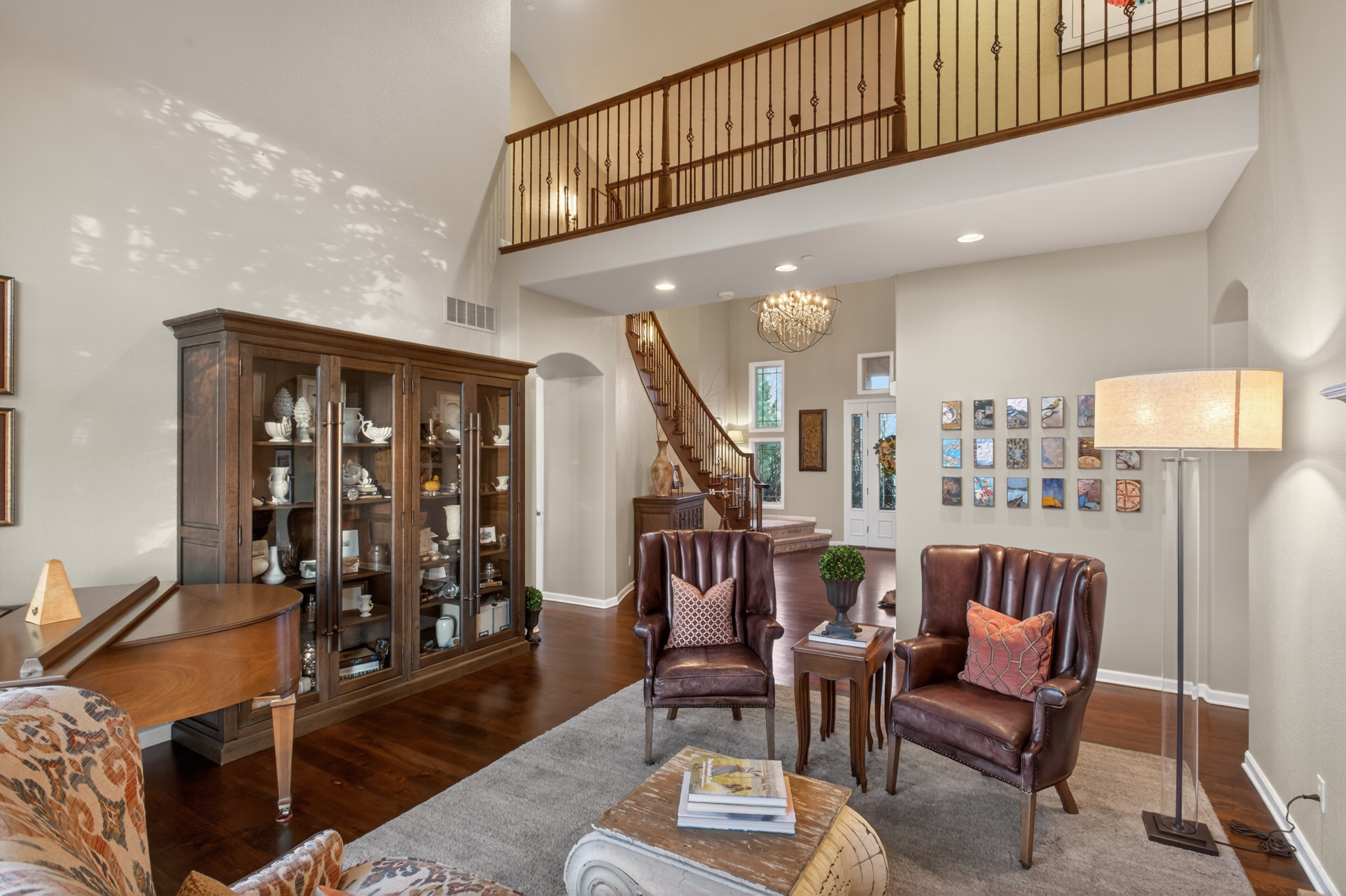  Cul-de-Sac Gem in Gated CPV: Gourmet Kitchen & Main-Level Primary Suite - 物件實景